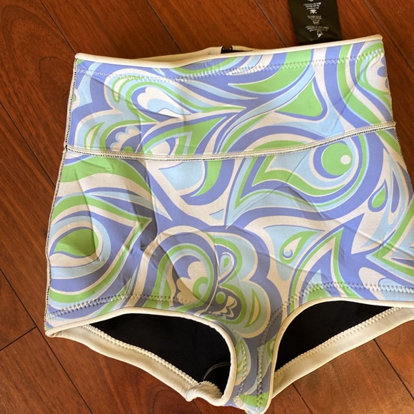 Seea Women's Wetsuit Jacket and Shorts- size M - Picture 13 of 15